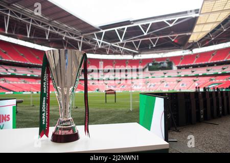 LONDON, GROSSBRITANNIEN. APR 3. Trophäe im Rahmen des Papa John Trophy Finales zwischen Sutton United und Rotherham United am Sonntag, 3.. April 2022 im Wembley Stadium, London. (Kredit: Federico Maranesi | MI Nachrichten) Kredit: MI Nachrichten & Sport /Alamy Live Nachrichten Stockfoto