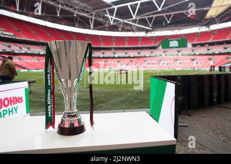 LONDON, GROSSBRITANNIEN. APR 3. Trophäe im Rahmen des Papa John Trophy Finales zwischen Sutton United und Rotherham United am Sonntag, 3.. April 2022 im Wembley Stadium, London. (Kredit: Federico Maranesi | MI Nachrichten) Kredit: MI Nachrichten & Sport /Alamy Live Nachrichten Stockfoto