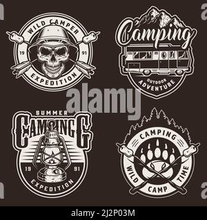 Vintage Sommer Camping Prints mit Totenkopf in Safari Hut gekreuzt Pfeile Marshallows auf Sticks Reisen LKW Gas Laterne in monochrom Stil isoliert vec Stock Vektor