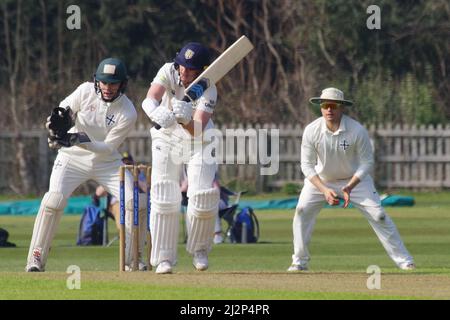 Durham, England, 23. März 2022. Scott Borthwick hat sich in einem Vorsaison-Spiel auf dem Pferderennbahn-Gelände für Durham Cricket gegen Durham UCCE eingesetzt. Quelle: Colin Edwards Stockfoto