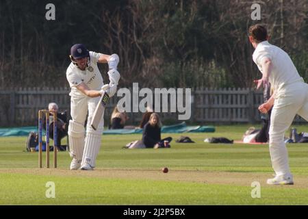 Durham, England, 23. März 2022. Paul Coughlin hat sich in einem Vorsaison-Spiel auf dem Pferderennbahn-Gelände für Durham Cricket gegen Durham UCCE eingesetzt. Quelle: Colin Edwards Stockfoto