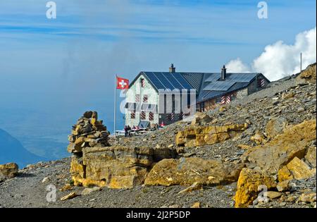 Berghütte Blüemlisalphütte des Schweizerischen Alpenvereins, SAC, Berner Alpen, Kandersteg, Schweiz Stockfoto