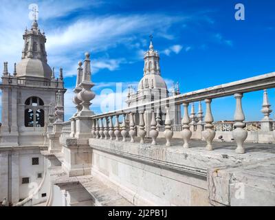 Im Inneren des Klosters Sao Vicente de Fora in Lissabon in Portugal mit historischer Kunst Stockfoto