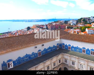 Im Inneren des Klosters Sao Vicente de Fora in Lissabon in Portugal mit historischer Kunst Stockfoto