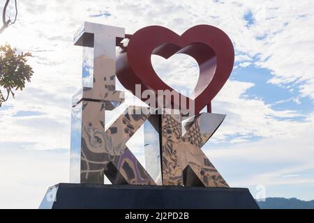 Kota Kinabalu, Malaysia - 23. März 2019: I love KK, Tourist sign for Photography mounted on the Street of Kota Kinabalu Stockfoto