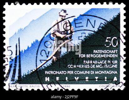 MOSKAU, RUSSLAND - 13. MÄRZ 2022: In der Schweiz gedruckte Briefmarke zum 50.. Jahrestag der Patenschaft für Berggemeinden, Werbung I Stockfoto