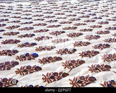 Indien, Gujarat, Großer Rann Von Kutch. Ajrakh Blockdruck in Ajrakhpur Dorf in der Nähe von Bhuj. Stockfoto