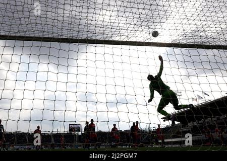 Bergamo, Italien. 03. April 2022. David Ospina (SSC Napoli) rettet während Atalanta BC gegen SSC Napoli, italienische Fußballserie A Spiel in Bergamo, Italien, 03 2022. April Quelle: Independent Photo Agency/Alamy Live News Stockfoto