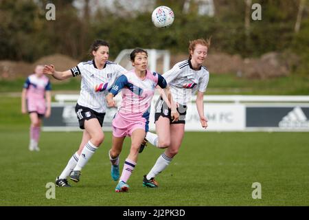 London, Großbritannien. 03. April 2022. Lucy Monkman (14 Dulwich Hamlet) in Aktion während des Premier-Spiels der Frauen in London und South East zwischen Fulham und Dulwich Hamlet im Motspur Park in London, England. Liam Asman/SPP Credit: SPP Sport Press Photo. /Alamy Live News Stockfoto