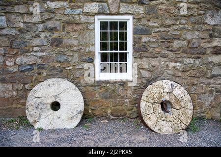 Mahlsteine in der Cooper Gristmill, Black River County, Chester, New Jersey, USA NJ US Stockfoto