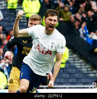 London, Großbritannien. 03. April 2022. London, England - 03. APRIL: Ben Davies von Tottenham Hotspur feiert während der Premier League zwischen Tottenham Hotspur und Wolverhampton Wanderers am 03.. April 2022 im Tottenham Hotspur Stadium, London, England Credit: Action Foto Sport/Alamy Live News Stockfoto