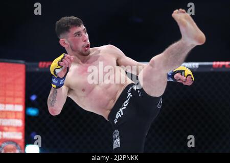 MANCHESTER, GROSSBRITANNIEN. APR 2. Jack Eglin in Aktion während seines Bantamweight-Schlages gegen Luke Riley am Samstag, den 2.. April 2022, im Cage Warriors 136 im Bowlers Exhibition Center in Manchester, England. (Kredit: Kieran Riley | MI Nachrichten) Kredit: MI Nachrichten & Sport /Alamy Live Nachrichten Stockfoto