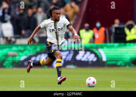 London Stadium, London, Großbritannien. 3. April 2022. Premier League Football West Ham gegen Everton; Alex Iwobi von Everton Credit: Action Plus Sports/Alamy Live News Stockfoto