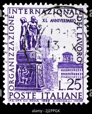 MOSKAU, RUSSLAND - 13. MÄRZ 2022: In Italien gedruckte Briefmarke zeigt Workers Monument Headquarters in Genf, Serie, um 1959 Stockfoto