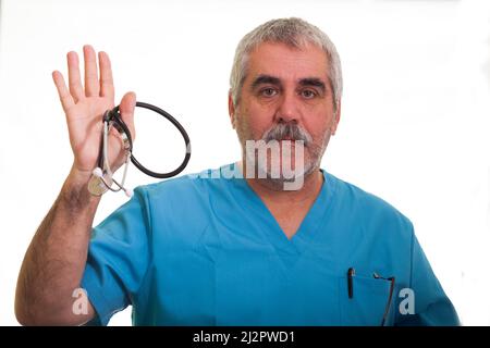 Portrait leitender Arzt Begrüßung mit Stethoskop in der Hand, gute Nachrichten, Tierarzt. Stockfoto