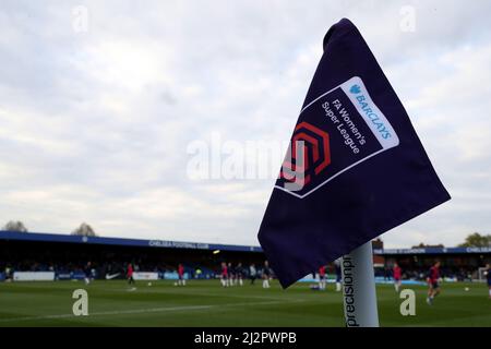 Eine Gesamtansicht einer markenmarkenen Eckflagge vor dem Barclays FA Women's Super League-Spiel in Kingsmeadow, London. Bilddatum: Sonntag, 3. April 2022. Stockfoto