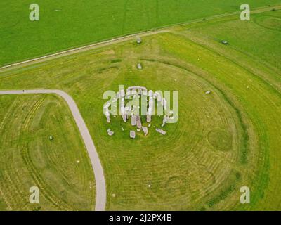 Luftdrohnenansicht von Stonehenge, Amesbury, England, antike prähistorische Steinmonumente. Stockfoto