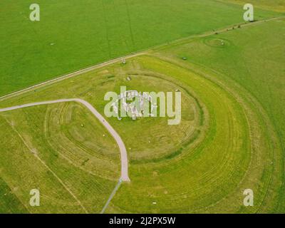 Luftdrohnenansicht von Stonehenge, Amesbury, England, antike prähistorische Steinmonumente. Stockfoto