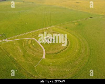 Luftdrohnenansicht von Stonehenge, Amesbury, England, antike prähistorische Steinmonumente. Stockfoto