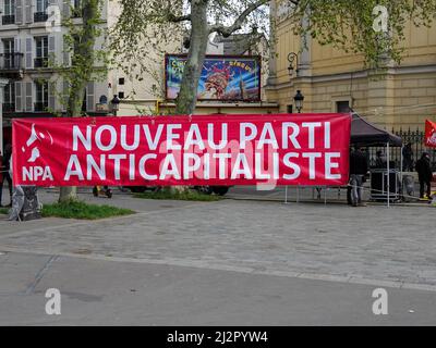 Banner, Zeichen für die Neue Antikapitalistische Partei, Nouveau Partiti Anticapitaliste oder kurz NPA. 2. April 2022, Paris, Frankreich. Stockfoto