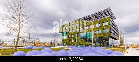 Almere, Niederlande - 3. April 2022: Aeres Green High School am Eingang der Floriade Expo 2022 wachsende grüne Städte in Almere Amsterdam, Niederlande Stockfoto