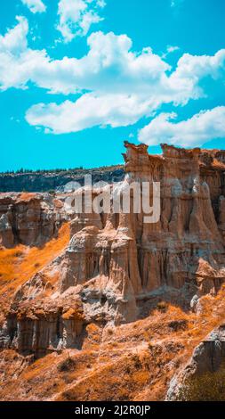 Kula Fairy Schornsteine, Kula Geopark am Standort Manisa, Türkei. Kula Volcanic Geopark, auch bekannt als Kuladoccia (Kuladokya). Stockfoto