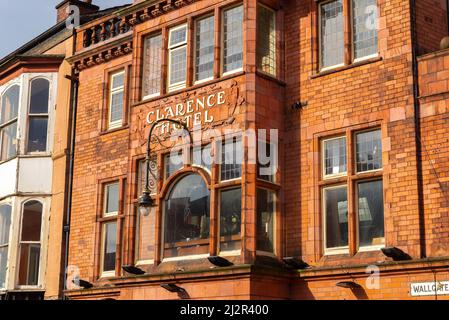Wigan, England - Großbritannien - 15.. März 2022: Außenansicht des alten Hotels im Stadtzentrum von towne. Stockfoto