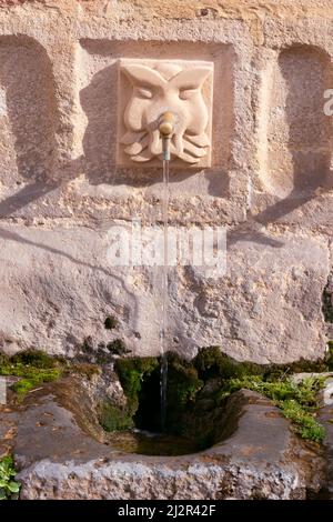 Der Brunnen mit acht Ausgießer vor der Kirche unseres Vaters Jesus (Los Ocho Caños) in Ronda Spanien Stockfoto