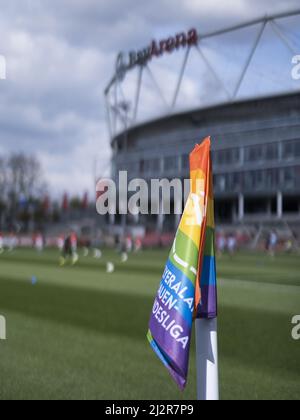 Leverkusen, Deutschland. 03. April 2022. Eckfahne beim Bundesliga-Spiel der Frauen zwischen Bayer 04 Leverkusen und der TSG Hoffenheim im Ulrich-Haberland-Stadion in Leverkusen Tatjana Herzberg/SPP Quelle: SPP Sport Pressefoto. /Alamy Live News Stockfoto