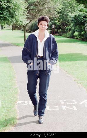 Sally Becker, britische Helferin und Heldin, Bild vom 10.. September 1993. Sally war im kriegsgeplagten ehemaligen Jugoslawien geblieben, nachdem er bei der Durchführung von Hilfskonvois für die in Surrey ansässige Wohltätigkeitsorganisation Medjugorje Appeal mitgeholfen hatte. Die 33-jährige Künstlerin aus Hove in Sussex verließ Bosnien eine Heldin, die als Engel von Mostar bezeichnet wurde, weil sie allein verwundete Kinder gerettet hatte, die in der von der Schlacht zerrissenen Stadt gefangen waren. Stockfoto