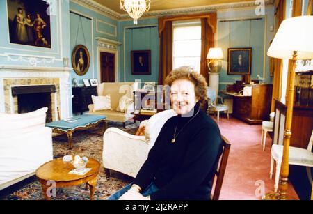 Rosemary Gillett, National Trust Director, in Ormesby Hall. 25.. März 1992. Stockfoto