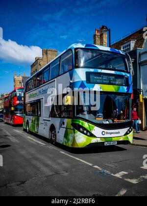 Elektrobus in Cambridge, Großbritannien. 100% elektrischer Doppeldeckerbus betrieben von Stagecoach. Zero Emission - 8 Stunden Ladezeit für eine Reichweite von 160 Meilen. Stockfoto