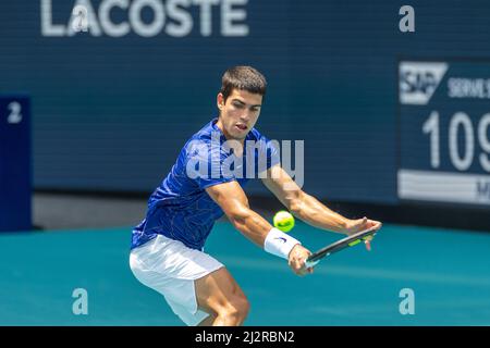 Miami Gardens, FL, USA. 3.. April 2022. Carlos Alcaraz (ESP) gegen Casper Ruud (NOR) während des World Tennis Turniers bei den Miami Open 2022 powered by Itau. Men Final. Score: 7-5, 6-4. Sieger: Carlos Alcaraz (ESP). Kredit: Yaroslav Sabitov/YES Market Media/Alamy Live Nachrichten. Stockfoto