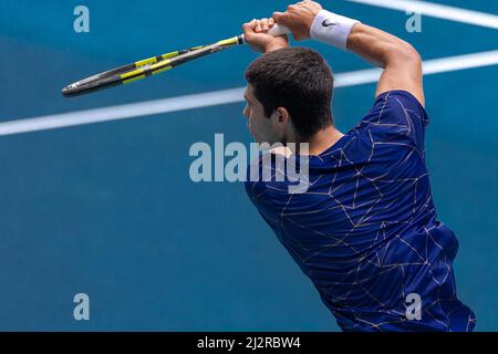 Miami Gardens, FL, USA. 3.. April 2022. Carlos Alcaraz (ESP) gegen Casper Ruud (NOR) während des World Tennis Turniers bei den Miami Open 2022 powered by Itau. Men Final. Score: 7-5, 6-4. Sieger: Carlos Alcaraz (ESP). Kredit: Yaroslav Sabitov/YES Market Media/Alamy Live Nachrichten. Stockfoto