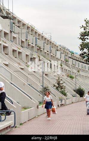 Allgemeine Ansichten der Alexandra Road Wohnsiedlung, richtig bekannt als die Alexandra und Ainsworth Anwesen, aber häufiger Rowley Way genannt. Am 18. August 1993 erhielt sie den Status der Klasse II*. Camden, London. 20.. August 1993. Stockfoto