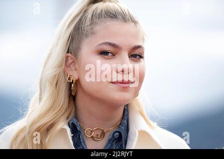 Louane Emera nimmt an der Visions Photocall während des Canneseries Festival 5. am 03. April 2022 in Cannes, Frankreich, Teil. Foto von David Niviere/ABACAPRESS.COM Stockfoto