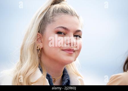 Louane Emera nimmt an der Visions Photocall während des Canneseries Festival 5. am 03. April 2022 in Cannes, Frankreich, Teil. Foto von David Niviere/ABACAPRESS.COM Stockfoto