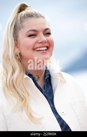 Louane Emera nimmt an der Visions Photocall während des Canneseries Festival 5. am 03. April 2022 in Cannes, Frankreich, Teil. Foto von David Niviere/ABACAPRESS.COM Stockfoto