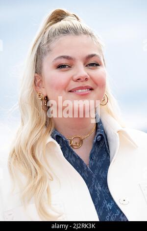 Louane Emera nimmt an der Visions Photocall während des Canneseries Festival 5. am 03. April 2022 in Cannes, Frankreich, Teil. Foto von David Niviere/ABACAPRESS.COM Stockfoto
