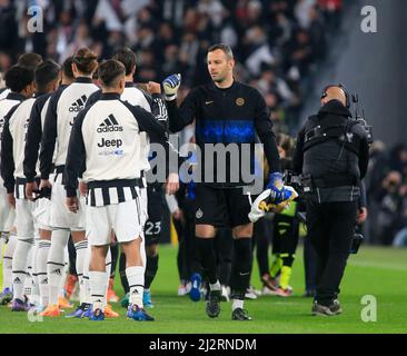 Turin, Italien. 03. April 2022. Samir Handanovic von Inter während des italienischen Meisterschaftsspiels Serie A zwischen dem FC Juventus und dem FC Internazionale am 3. April 2022 im Allianz-Stadion in Turin, Italien - Foto Nderim Kaceli/DPPI Credit: DPPI Media/Alamy Live News Stockfoto