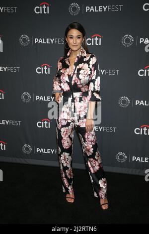 Hollywood, Kalifornien, USA. Hollywood, Ca. 3. April 2022. Emmanuelle Chriqui beim PaleyFest LA 2022 Präsentation von Superman & Lois im Dolby Theater in Hollywood, Kalifornien, am 3. April 2022. Kredit: Saye Sadou/Media Punch/Alamy Live Nachrichten Gutschrift: MediaPunch Inc/Alamy Live Nachrichten Stockfoto