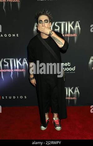 Las Vegas, Nevada, USA. 2.. April 2022. Tapeface nimmt an der Premiere von 'Amystika' Criss Angel Theater Planet Hollywood LSS Vegas, NV Teil 2. April 2022 Credit: ENT/Alamy Live News Stockfoto