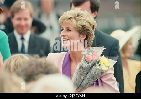 Ihre Königliche Hoheit, Prinzessin Diana, besucht die Hull-Zweigstelle des „Relate“ Marriage Leitzentrums. Yorkshire. England. Foto aufgenommen : Juni 24. 1992 Stockfoto