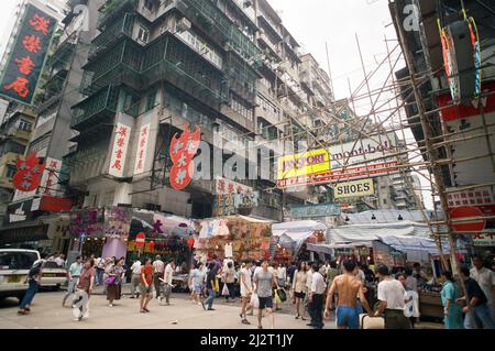 Über Hongkong als ehemaliger konservativer Politiker Chris Patten, der bei den Parlamentswahlen 1992 seinen Sitz in Bath verlor, sein Amt als 28. und letzter Gouverneur von Hongkong antritt. Gesamtansicht einer der geschäftigen Szenen in der Stadt. 9.. Juli 1992. Stockfoto