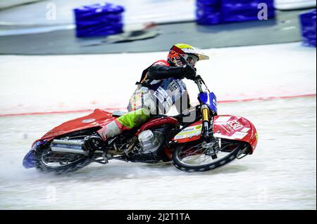 HEERENVEEN, NL. Harald Simon (50) in Aktion beim FIM Ice Speedway Gladiators World Championship Final 4 auf der Eisbahn Thialf, Heerenveen am Sonntag, 3. April 2022. (Kredit: Ian Charles | MI News) Kredit: MI News & Sport /Alamy Live News Stockfoto