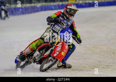 HEERENVEEN, NL. Harald Simon (50) in Aktion beim FIM Ice Speedway Gladiators World Championship Final 4 auf der Eisbahn Thialf, Heerenveen am Sonntag, 3. April 2022. (Kredit: Ian Charles | MI News) Kredit: MI News & Sport /Alamy Live News Stockfoto