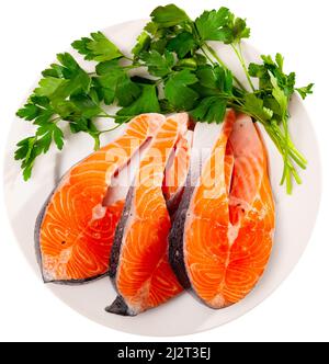 Frisch geschnittene Lachssteaks Stockfoto