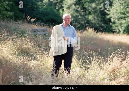 John Le Carre in der Nähe seines Hauses in Hampstead. 6.. Juli 1993. Stockfoto