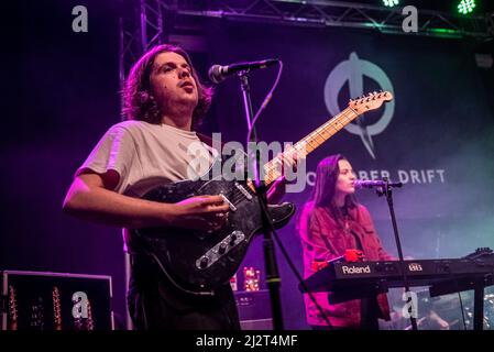 Grimsby, Großbritannien. 3. April 2022. China Bear treten in der Docks Academy als Support-Act für die Frühjahrstour 2022 von October Drift UK auf. Kredit: Gary Stafford/Alamy Live Nachrichten Stockfoto