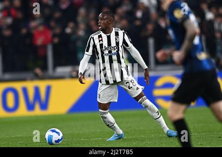 Torin, Italien. 03. April 2022. Denis Zakaria (Juventus) während des italienischen „Serie A“-Spiels zwischen Juventus 0-1 Inter im Allianz Stadium am 3. April 2022 in Turin, Italien. (Foto von Maurizio Borsari/AFLO Credit: Aflo Co. Ltd./Alamy Live News Stockfoto